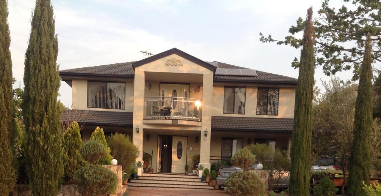 A Home Away From Home Camberra Exterior foto
